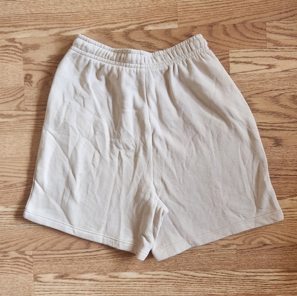 EUC Nike Fleece High-Waisted Shorts in Cream, Size M - Picture 6 of 6